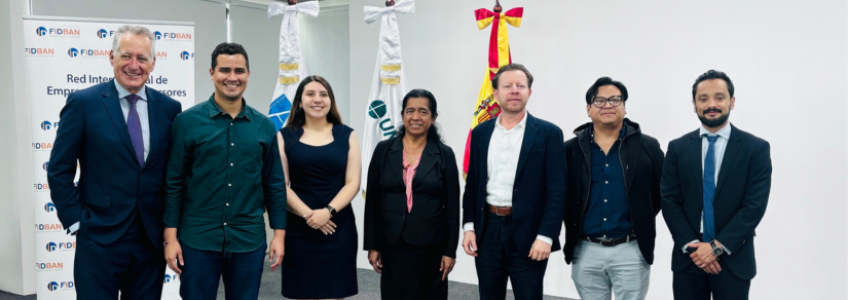 De izquierda a derecha: Diego Lainz, director general de FIDBAN; José Antonio López, CEO de Tapo; Rafa Guillén, CEO de Bosys; Federico Valadez, fundador de Jaguar Tea; y Eduardo Silva, director ejecutivo de FUNIBER Guatemala, durante la primera jornada de la Ronda de Inversores FIDBAN Centroamérica.